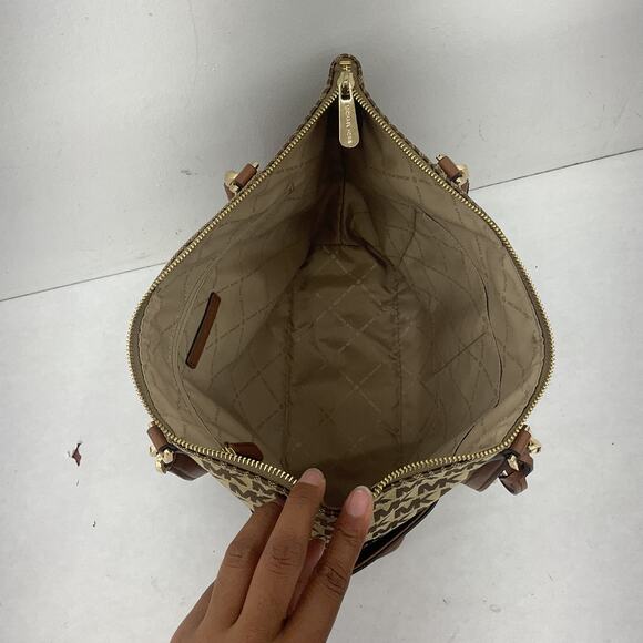 Michael Kors Canvas Monogram Women's Top Handle Tote Bag Tan & Brown Preowned - Picture 3 of 6